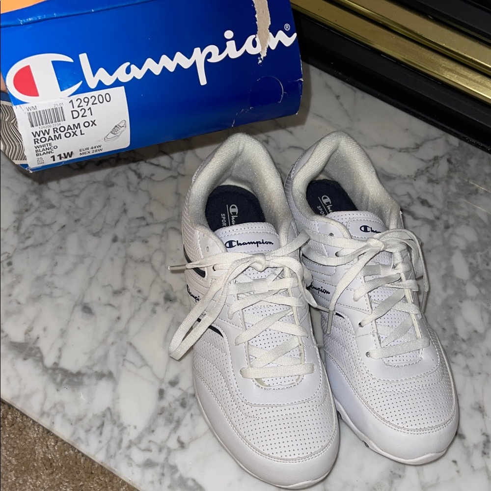 Women’s Sporty Champion Classic White Athletic Shoes - Picture 6 of 6